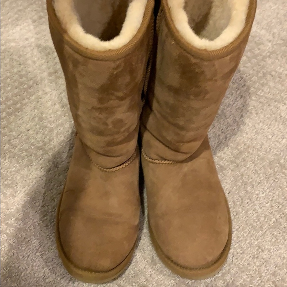 TALL TAN UGGS
